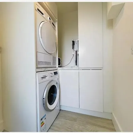 Manor Brook House 亚达尔